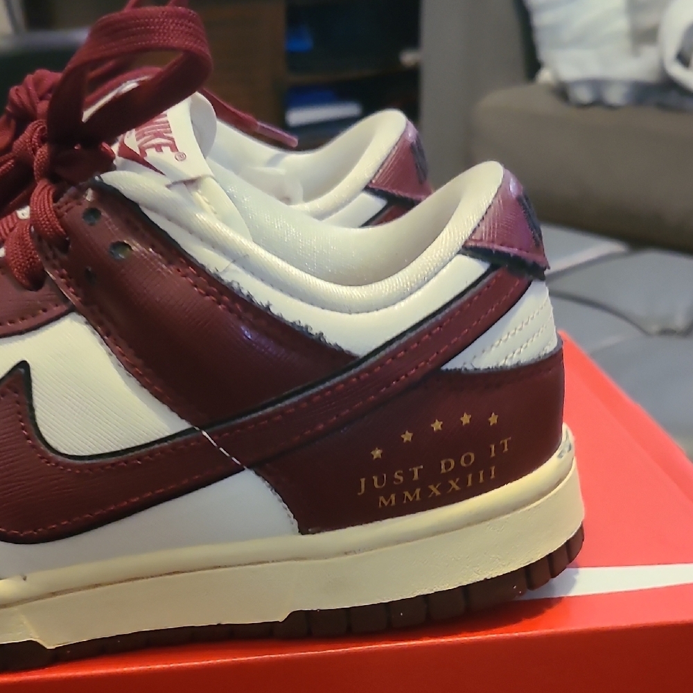 Nike Dunk Low SE Sisterhood Team Red - Picture 3 of 10
